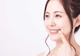 女性の口元